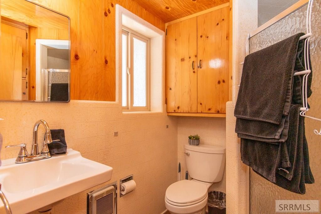Image 5 of property listing at 3808 Moccasin Road, Island Park, ID 83429
