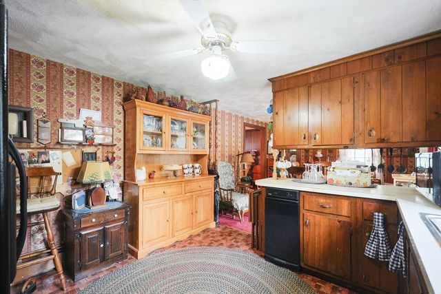 5 Manuel Street, Fairhaven, MA 02719