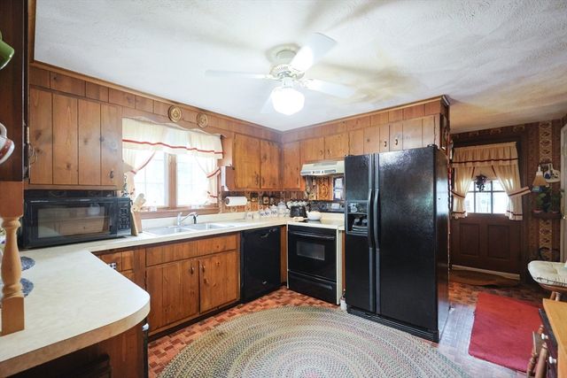 5 Manuel Street, Fairhaven, MA 02719