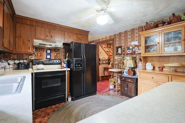 5 Manuel Street, Fairhaven, MA 02719