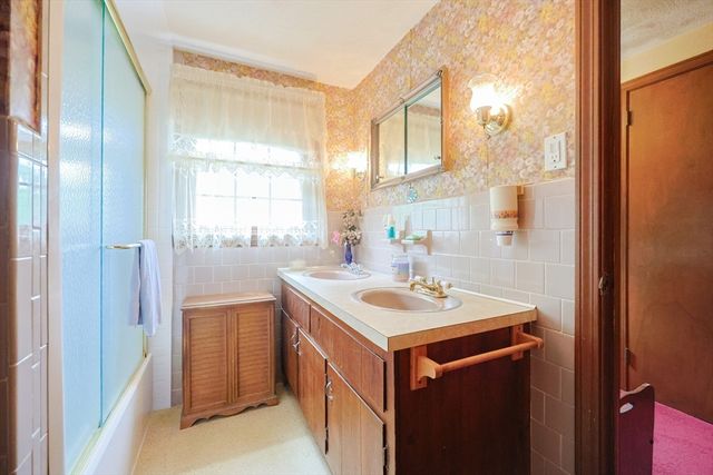 5 Manuel Street, Fairhaven, MA 02719