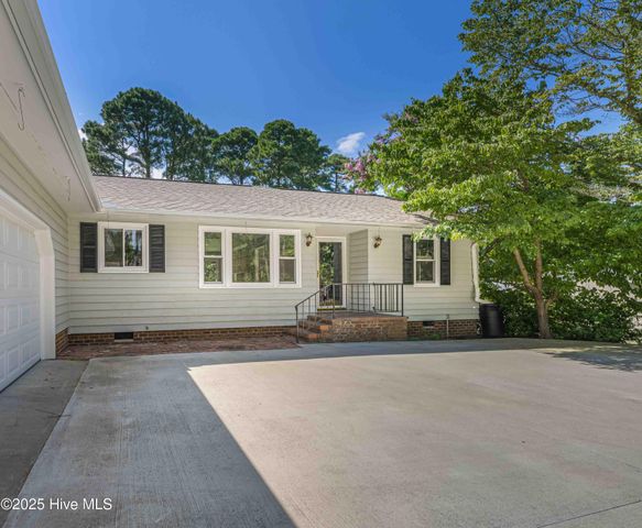 146 E Devonshire Avenue, West End, NC 27376