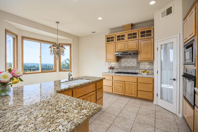 5222 Silver Peak Ln, Rocklin, CA 95765
