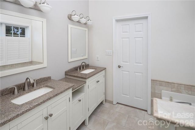 8230 Glamorgan Lane, Matthews, NC 28104