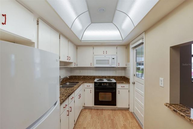 5972 HIBISCUS DRIVE 207, Bradenton, FL 34207