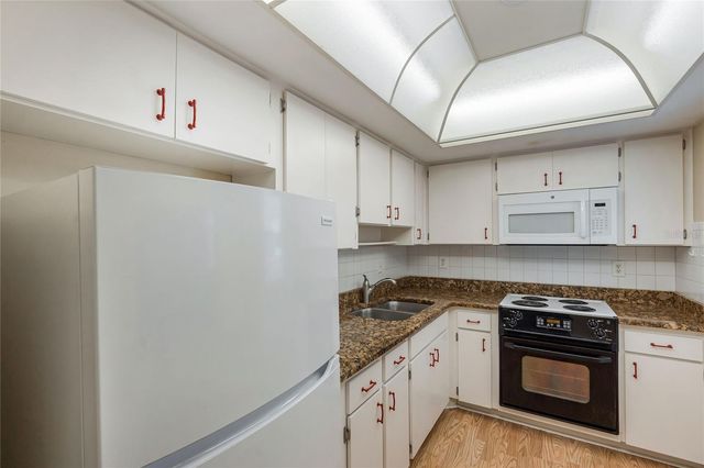 5972 HIBISCUS DRIVE 207, Bradenton, FL 34207