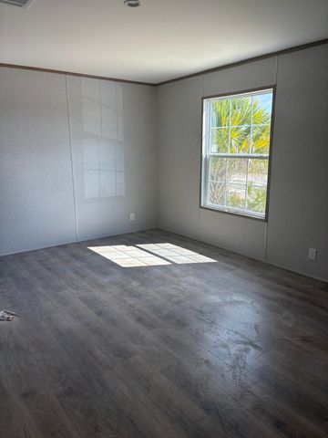 19033 NW 262nd Street, Okeechobee, FL 34972