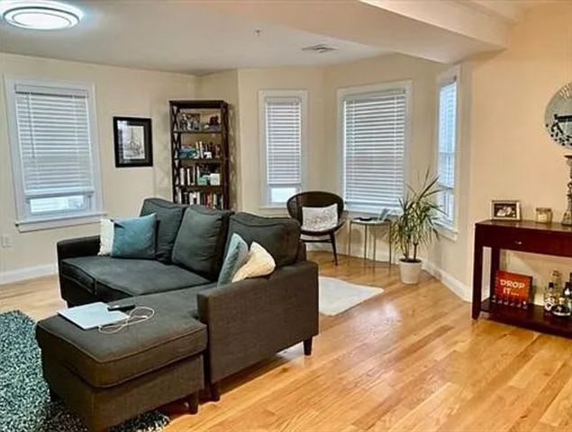 553 Washington St 3, Quincy, MA 02169