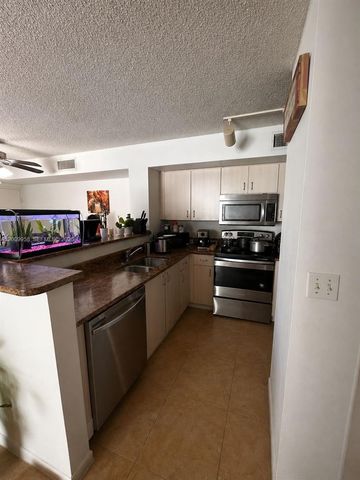 711 SW 111th Way 202, Pembroke Pines, FL 33025