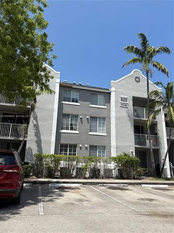 711 SW 111th Way 202, Pembroke Pines, FL 33025