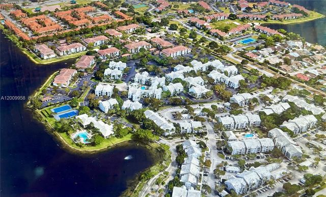 711 SW 111th Way 202, Pembroke Pines, FL 33025