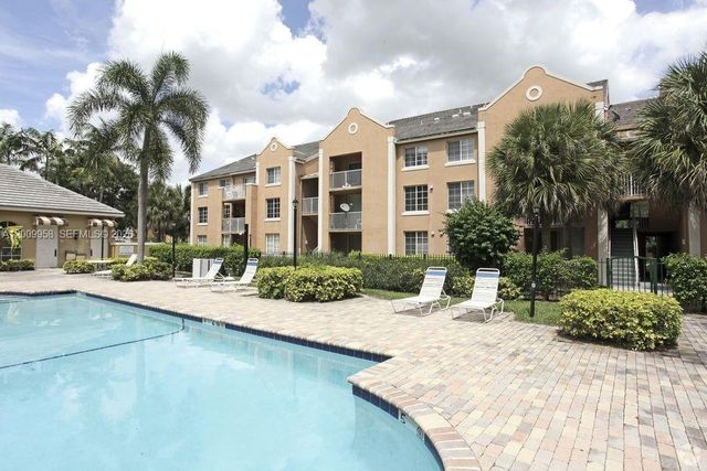 711 SW 111th Way 202, Pembroke Pines, FL 33025