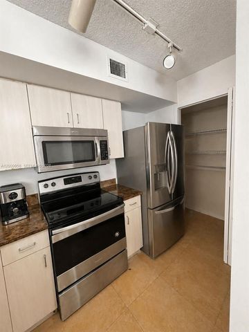 711 SW 111th Way 202, Pembroke Pines, FL 33025