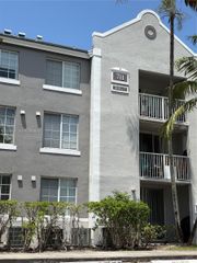 711 SW 111th Way 202, Pembroke Pines, FL 33025