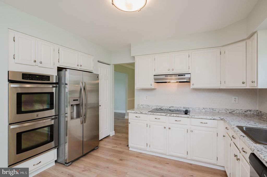 Image 5 of property listing at 12221 ROHAN CT, Owings Mills, MD 21117
