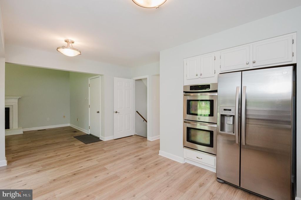 Image 6 of property listing at 12221 ROHAN CT, Owings Mills, MD 21117