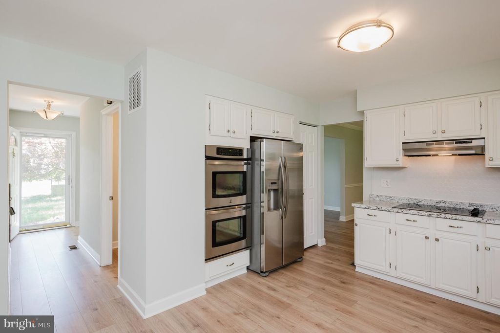 Image 7 of property listing at 12221 ROHAN CT, Owings Mills, MD 21117
