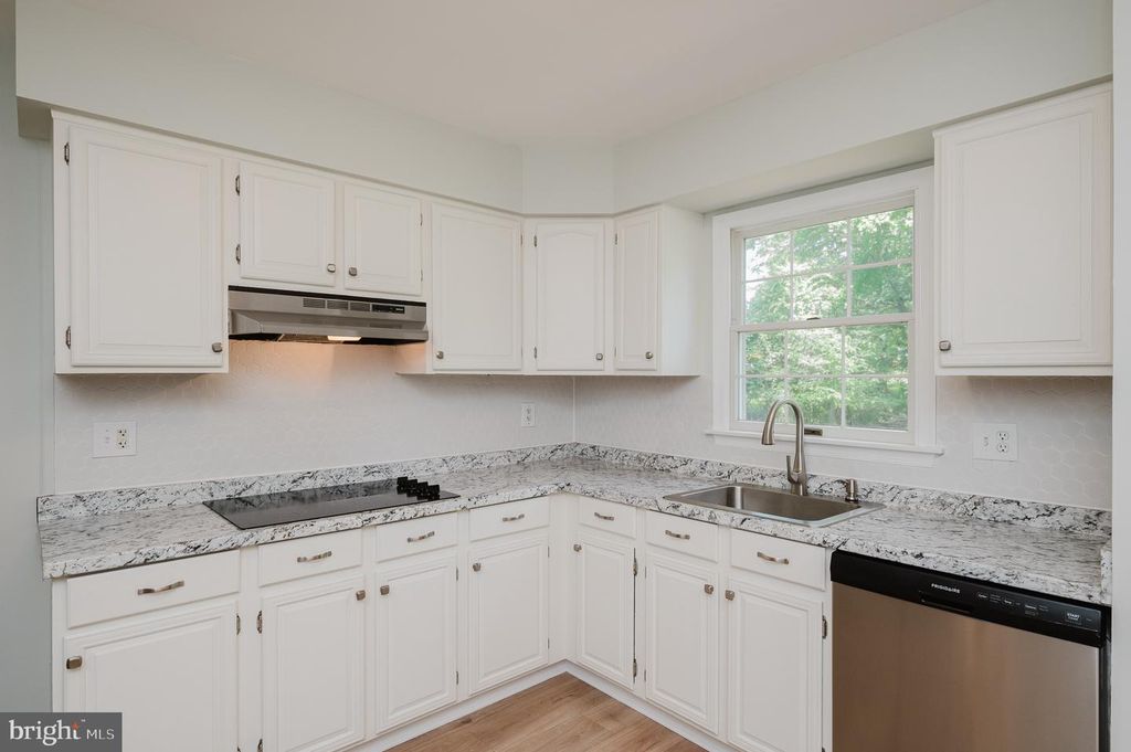Image 8 of property listing at 12221 ROHAN CT, Owings Mills, MD 21117