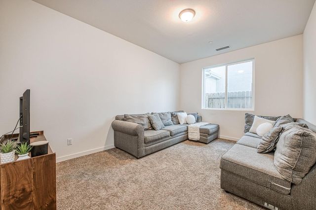4177 Beverly Avenue, Clovis, CA 93619