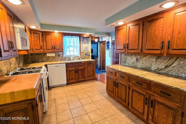 72 Pershing Boulevard, Lavallette, NJ 08735