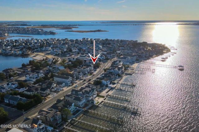 72 Pershing Boulevard, Lavallette, NJ 08735