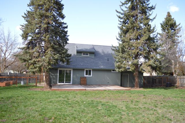 879 Lakeshore Drive, Klamath Falls, OR 97601