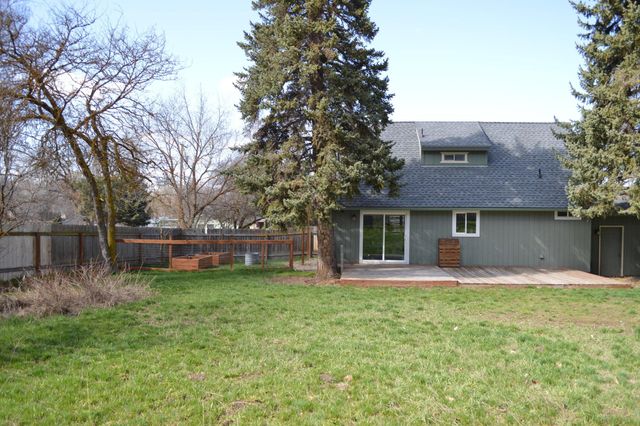 879 Lakeshore Drive, Klamath Falls, OR 97601