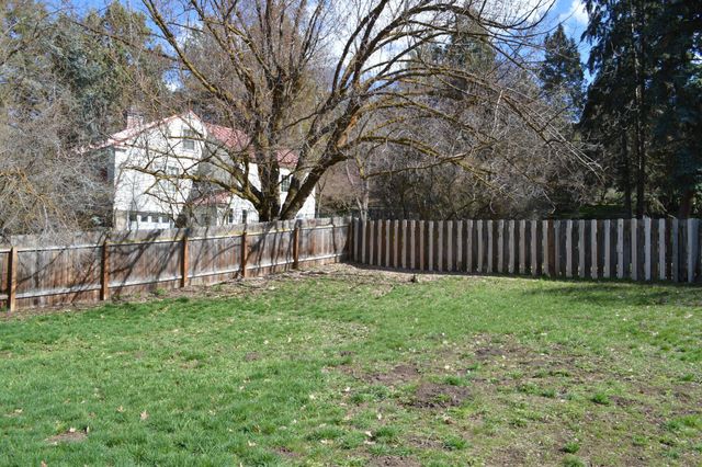 879 Lakeshore Drive, Klamath Falls, OR 97601