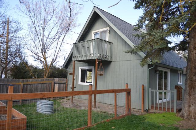 879 Lakeshore Drive, Klamath Falls, OR 97601