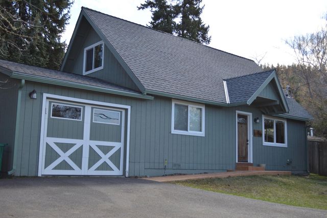 879 Lakeshore Drive, Klamath Falls, OR 97601