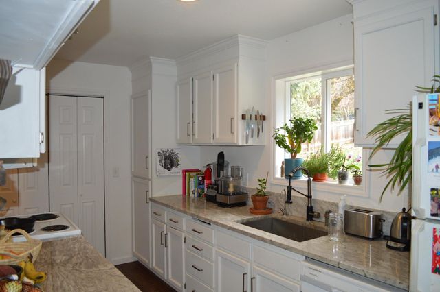 879 Lakeshore Drive, Klamath Falls, OR 97601