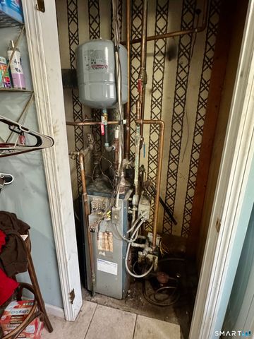 12 Depauw Circle, East Hartford, CT 06108