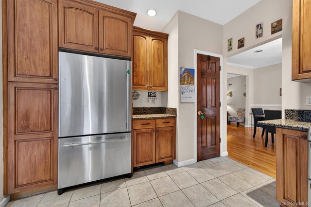 43 Greenwich Ave, Central Valley, NY 10917
