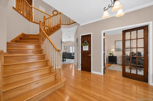 43 Greenwich Ave, Central Valley, NY 10917