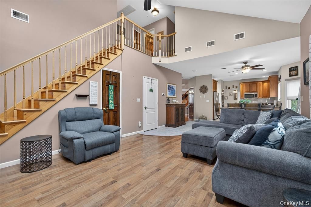 43 Greenwich Avenue, Central Valley, NY 10917 — photo 3