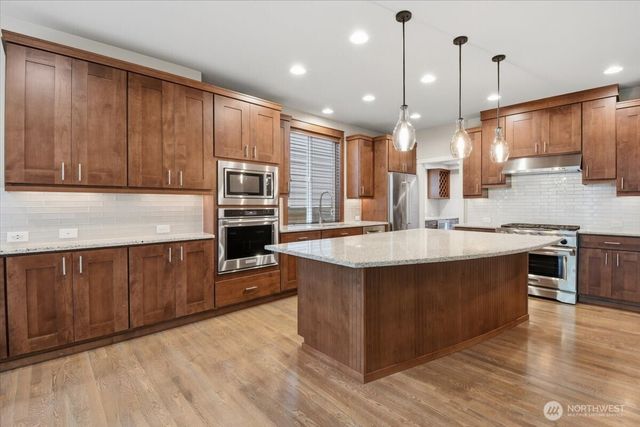21384 NE 9th Place, Sammamish, WA 98074