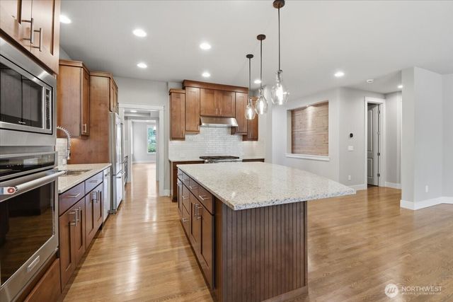 21384 NE 9th Place, Sammamish, WA 98074