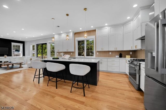 22 N 14Th St, Kenilworth Boro, NJ 07033