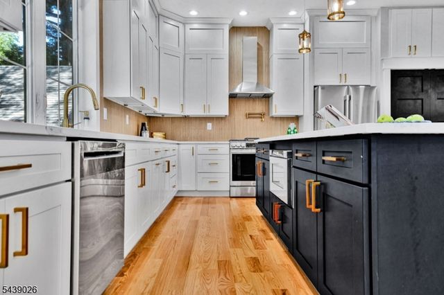 22 N 14Th St, Kenilworth Boro, NJ 07033