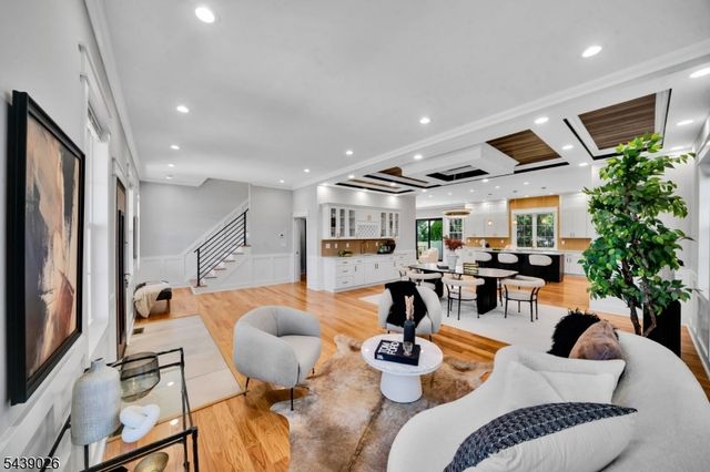 22 N 14Th St, Kenilworth Boro, NJ 07033