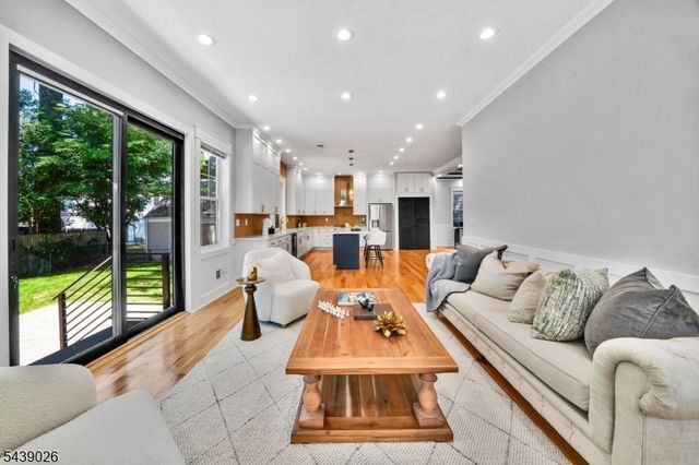 22 N 14Th St, Kenilworth Boro, NJ 07033