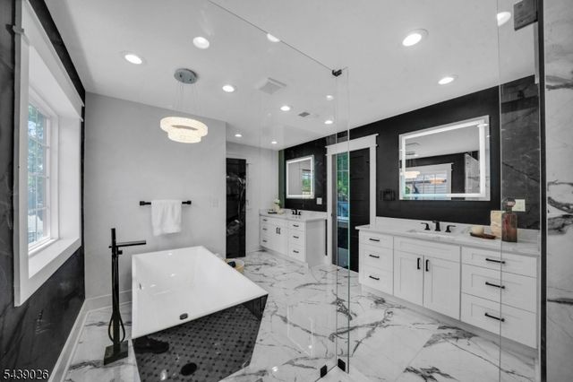 22 N 14Th St, Kenilworth Boro, NJ 07033