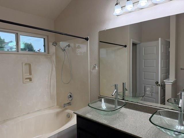 200 McCoy LN, Hutto, TX 78634