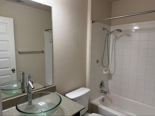 200 McCoy LN, Hutto, TX 78634