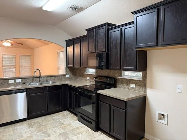 200 McCoy LN, Hutto, TX 78634