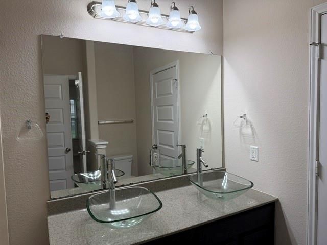 200 McCoy LN, Hutto, TX 78634