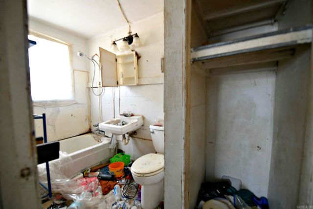 1601 Armour St, Mena, AR 71953