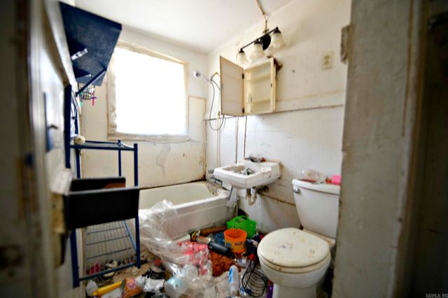 1601 Armour St, Mena, AR 71953