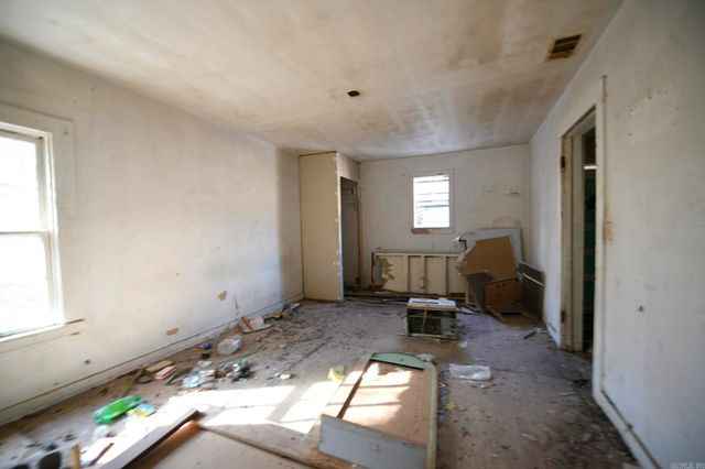 1601 Armour St, Mena, AR 71953