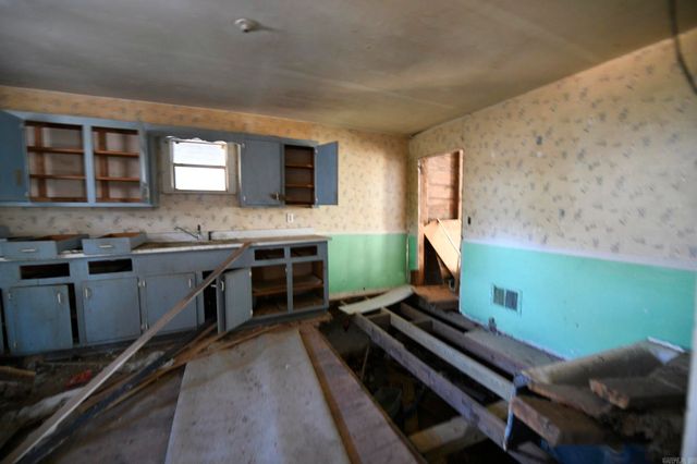 1601 Armour St, Mena, AR 71953